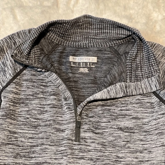 Forever 21 Long Sleeve Workout Top size M - Picture 4 of 4